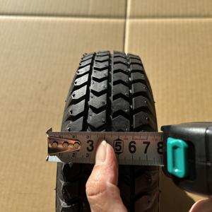 Pneu tubeless solide Unilli 3.00-4/260*85 4 plis en caoutchouc noir -225-2 Powertrax Tread Fabriqué à Taïwan - Product Image 4