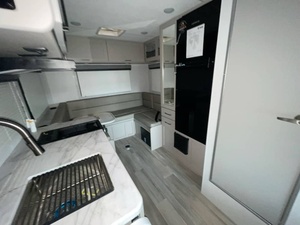 OFERTA ESPECIAL 2026: Remolques de Viaje Tipo RV T-h-o-r C-o-l-e-m-a-n 19E-Z-C para un Viaje en RV Cómodo - Product Image 5