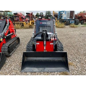 Mini-chargeuse sur chenilles AGROTK LRT23 2023 avec moteur EPA, chargeuse frontale avec composants de pompe, état neuf et occasion - Product Image 4