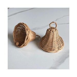 2024 cloche en rotin artisanale écologique décoration d'arbre de Noël mignonne et cadeau pour la maison ou la fête conçue au Vietnam - Product Image 4
