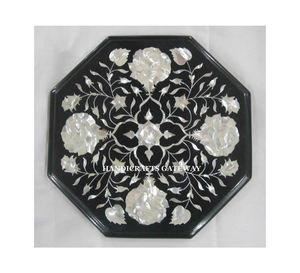 Mesa de diseño floral de nácar de mármol negro hecha a mano de forma octogonal con pieza antigua para compradores Mesa al mejor precio - Product Image 1