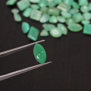 คริสโซเพรสธรรมชาติ 50 กะรัต รูปทรงอิสระ ตัดแบบธรรมดา คุณภาพดี รูปทรงลูกแพร์ สำหรับทำสร้อยคอ ผลิตโดย Ishu Gems ในประเทศอินเดีย - Product Image 4