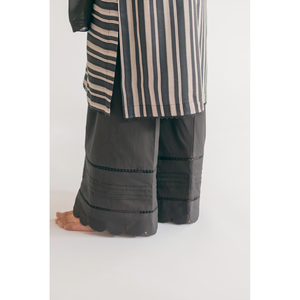 Blusas y Camisas Clásicas para Mujer, Colección Noir Elegante - Product Image 1