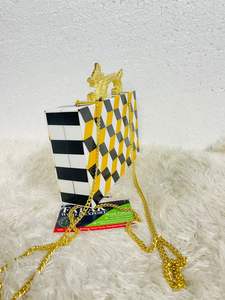 Sac à main pochette de soirée de luxe pour femme Pochettes en résine avec broderie acrylique Sacs de soirée faits à la main pour les fêtes par FWE - Product Image 6