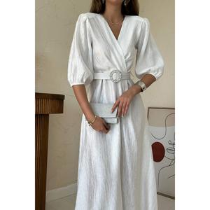 Robe blanche scintillante à ceinture - Blanc - Product Image 4