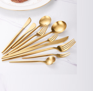 Ensemble de cuillère et fourchette de couverts de haute qualité pour hôtels et café Ensemble de cuillère et fourchette en laiton. - Product Image 1