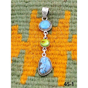 Pendentif en turquoise fait main du sud-ouest avec incrustation de Palomino Golden Hill et monture en argent sterling - Product Image 2