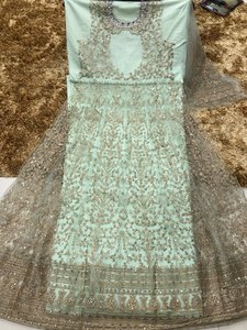 Elegante Conjunto de Kurti Largo de Fiesta con Bordado Intenso de Aspecto Precioso, Tela de Seda 100% con Piel Sintética, Multicolor, con Dupatta a Juego - Product Image 5