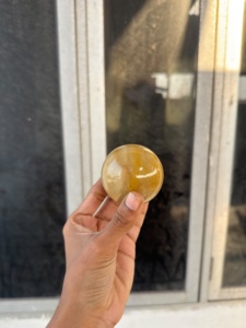 Boule de cristal d'aventurine jaune naturelle, sphère de pierre précieuse polie pour la méditation, décoration intérieure, fournisseur en gros - Product Image 1