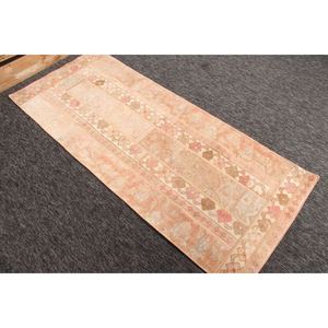 Alfombra turca de 2.7x6.6 pies, alfombra vintage de patchwork, alfombra geométrica naranja con elementos florales. - Product Image 4