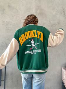 Chaqueta universitaria de lana Vintage personalizada para hombre, cuello alto, hombros caídos, figura de dos tonos, gráfico de letras, servicios OEM de invierno - Product Image 3