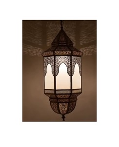 Lanterne en métal argenté personnalisable moderne suspendue lanterne bougeoir de forme carrée faite à la main au prix de gros - Product Image 1