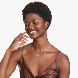 Collar con Colgante de Diamantes en Oro Sólido de 18 Quilates, Corte Múltiple, Elegante y Lujoso - Product Image 6