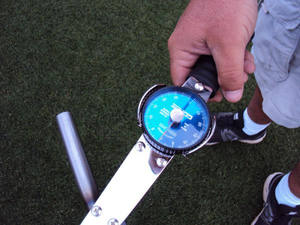 Testeur de cisaillement du gazon <span class=keywords><strong>pour</strong></span> terrains sportifs : Teste la stabilité du gazon, la traction des crampons et la tenue du pied <span class=keywords><strong>pour</strong></span> un jeu athlétique sécurisé. Prix de dépôt : - Product Image 6