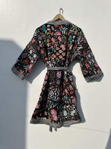 Chaqueta Kantha hecha a mano india de alta calidad para mujer, bata acolchada de retazos de algodón, cierre de cinturón largo de invierno para la temporada de otoño - Product Image 2