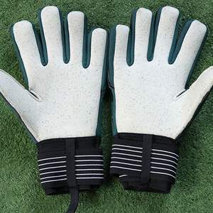 Gants de gardien de but de football haute performance en latex allemand de qualité supérieure de 4mm avec logo personnalisé - Product Image 3