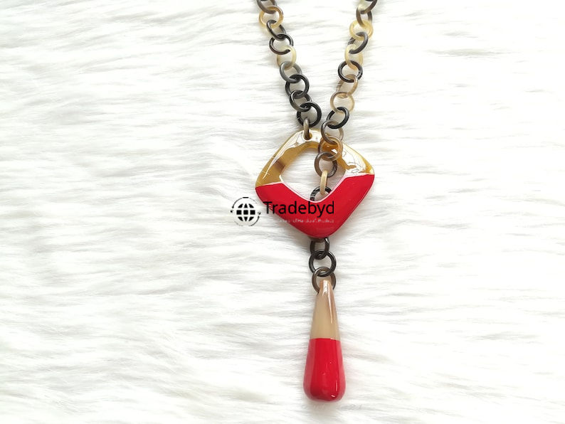 Available in different colore