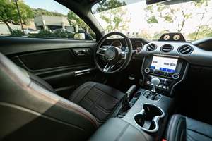 มัสแตง ซาลีน เอส302 ยีโล่ เลเบล คูเป้ ปี 2023 745 แรงม้า เครื่องยนต์ซูเปอร์ชาร์จ V8 สีดำชาโดว์แบล็ค - Product Image 5