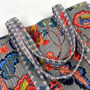 Sac fourre-tout en toile pour femme, 100% coton, matelassé, réversible, imprimé floral, fermeture éclair, léger, écologique, usage quotidien - Product Image 5