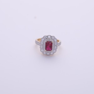 แหวนเพชรทรงรัศมีประดับทับทิมทรงเรเดียนท์ ได้รับการรับรองจาก IGI ตัวเรือนทอง 14K สีเหลือง/ขาว/โรสโกลด์ - Product Image 1