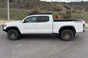 Tacoma TRD Off-Road Double Cab 4x4 V6 Power, 4WD 2023 - Product Image 3