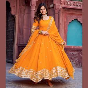 Top Quality Bulk Supply Designer Latest Fashion Plain Pattern Rayon Slub Kurti Set with Floral Print Dupatta - Product Image 2