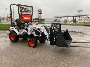 Tractor Subcompacto Bobcat CT1025 HST de 25 HP, 2WD, Transmisión de Engranajes, Horquillas para Paletas, Cucharón Multifuncional Automático con Bomba de Caja de Cambios - Product Image 5