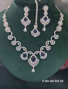 Collier plaqué rhodium CZ avec émeraude naturelle en forme de fleur, chaîne à maillons tendance, SKU an 345 SG/C-7 pour les fêtes - Product Image 2