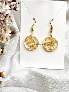 Pendientes redondos transparentes de resina con copos de oro, joyería epoxi ligera hecha a mano para mujer, moda y uso diario - Product Image 3
