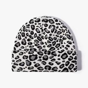 Gorros personalizados para hombre con estampado completo de Jacquard Y2K, gorro forrado de satén, gorro de calavera de invierno sin puños, gorro de punto con logotipo - Product Image 1