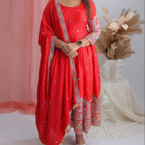 ชุดซินตันผ้าไหมหนาสำหรับผู้หญิงพร้อมชุด dupatta เย็บชุดใหม่พร้อมสวมใส่ - Product Image 1