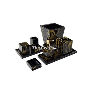 Juego de baño de madera maciza Juego de baño de ocho piezas de diferentes tamaños y formas para uso en el hogar y el baño del hotel - Product Image 1