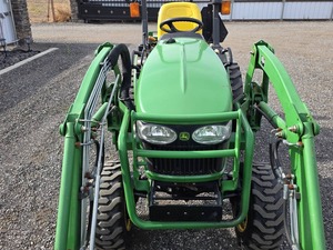 Mini Tractor John Usado con Motor Diésel de 30 HP y Cargador H130, Origen Alemania - Product Image 4