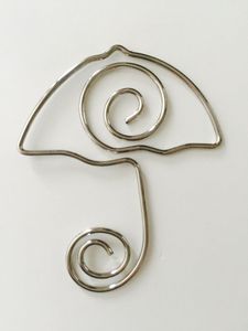 Marque-page en métal artisanal pour accessoires de lecture artistiques mettant en valeur un savoir-faire détaillé et une construction métallique robuste - Product Image 3