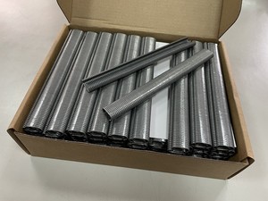 APLUS C1617A-10000 Anillos de Cerdo de Aluminio Galvanizado con Zinc, Calibre 16GA, Corona de 17MM, para Cercas y Jaulas de Animales/Gallinas, 10000 unidades/caja - Product Image 1