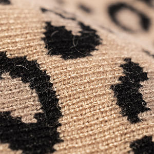 Gorro de punto de Jacquard de invierno de último estilo, gorro para exteriores, gorro frío cálido con estampado de leopardo, gorro jacquard con orejas gruesas - Product Image 3