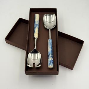 Ensemble de 2 serveurs à salade en métal argenté de luxe faits à la main avec poignée en résine, vaisselle pour la maison et les mariages - Product Image 6