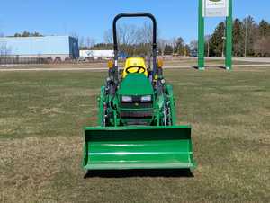 Tracteur utilitaire compact John Deere 2025R neuf/occasion 2023 – Livraison rapide, équipement agricole fiable, pompe, boîte de vitesses, composants essentiels - Product Image 2