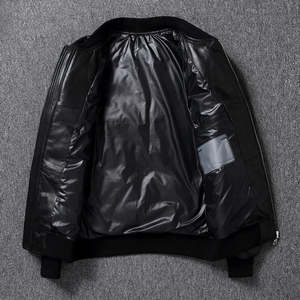 เสื้อแจ็คเก็ตแฟชั่นฤดูหนาวสำหรับผู้ชาย คุณภาพดี เนื้อผิวนุ่ม หนัง PU กันน้ำ คอตั้ง  รับผลิตตามแบบ OEM - Product Image 3