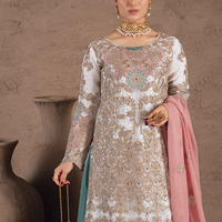 Robe de mariée trapèze moderne faite main de qualité supérieure, grande taille, avec cristaux, franges, lacets, fleurs et volants, longueur ras du sol, faible MOQ