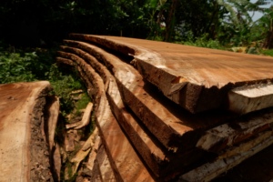 Meubles de table à manger traditionnels couleur marron avec pieds en fer en bois massif de teck pour meubles de salle à manger et meubles de plage - Product Image 5