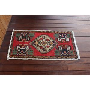 Tapis turc vintage 1,6x3,2 pi (49x96 cm), tapis persan en laine rouge - Product Image 3