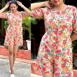 Monos cortos estampados con estilo para cada ocasión Monos cortos estampados a la moda para mujer - Product Image 3