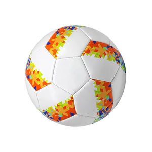 Balón de Fútbol de PU de Diseño Personalizado Ligero Directo de Fábrica para Entrenamiento, Alta Retención de Aire, Cosido a Máquina - Product Image 3
