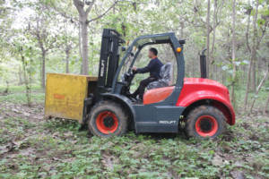 4ton 4WD Rough Terrain <strong>Forklift</strong> Internal Combustion Truck <strong>Diesel</strong> <strong>Forklift</strong> 4000kg 4WD <strong>Chinese</strong> Engine Rough <strong>Forklift</strong> - Product Image 4