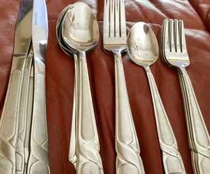 Cuillère de mariage élégante en acier inoxydable à poignée en relief de l'Inde, parfaite pour les ustensiles de cuisine à domicile, les hôtels et les restaurants - Product Image 4