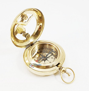 สร้อยคอจี้เข็มทิศทองเหลืองของการเดินเรือแบบปุ่มกดโลหะทรงกลมสำหรับของขวัญครบรอบการรับบัพติศมาขององค์กรตามสั่ง - Product Image 4