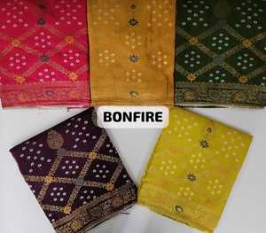 Costume élégant en mousseline jacquard non cousue pour femmes de la meilleure qualité, parfait pour les événements ethniques personnalisés, disponible à la vente - Product Image 3