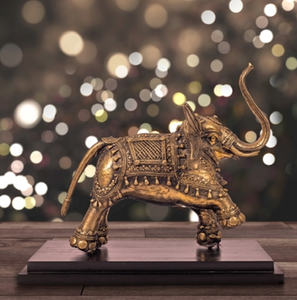 Escultura artística Dhokra intrincada de figuras tribales en un barco decorativo, perfecta para la decoración del hogar, disponible a precios de mayorista - Product Image 3