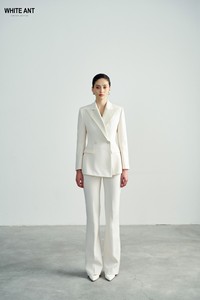 Blazer pour femmes à bon prix En stock Blazer à encoches de couleur blanche AUDREY Ensemble de costumes pour femmes élégantes à manches longues WHITEANT Vietnam - Product Image 2
